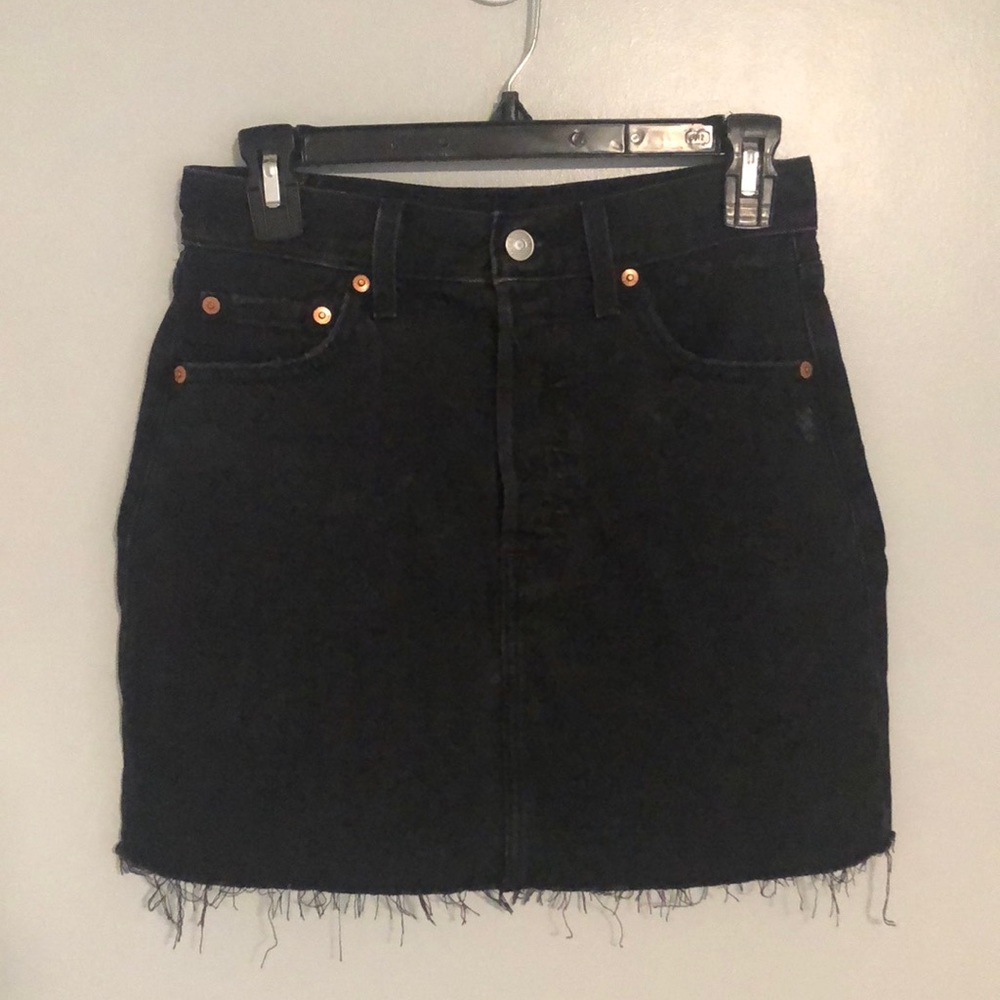 🖤Levi’s Ribcage Black Denim Skirt Sz 26